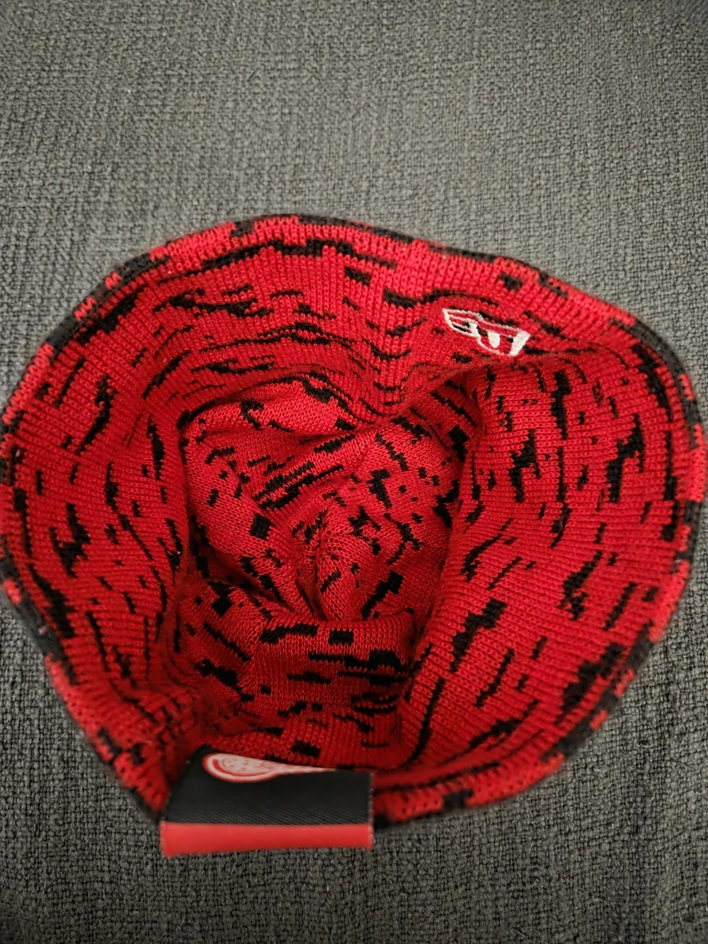 Detroit Red Wings Youth Red & Black Knit Beanie